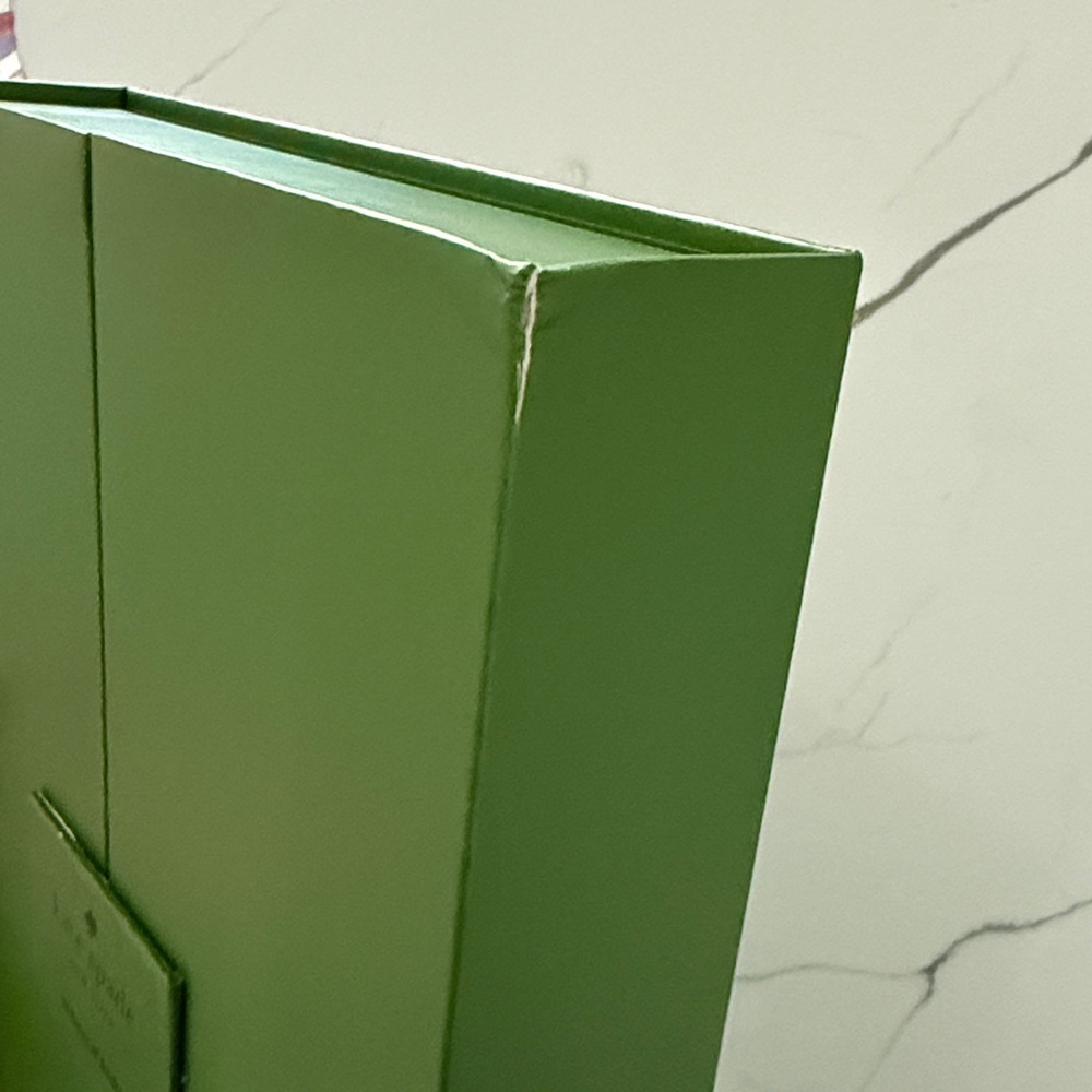 Kate Spade Vibrant Green Box - Picture 7 of 8